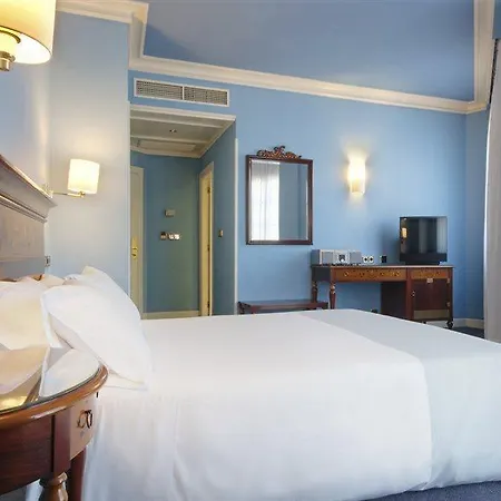 Szálloda Sercotel Arenal 3*