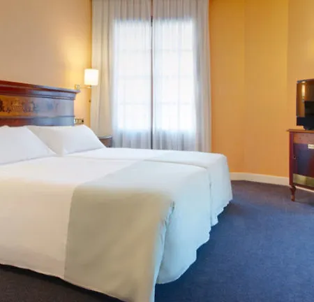 Szálloda Sercotel Arenal 3*
