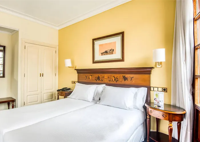 Szálloda Sercotel Arenal 3*